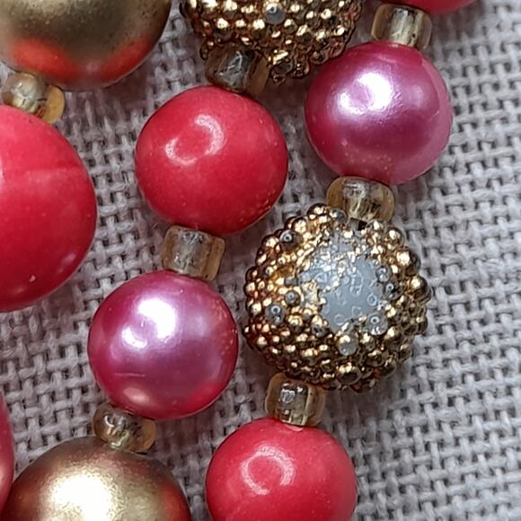 Vintage 1950s Red Pink Gold Beaded Necklace, Three Strands, Gold Tone, 15 Inch - Picture 11 of 11